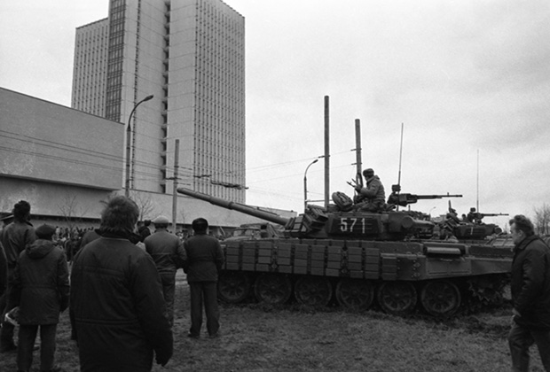 События в Вильнюсе 11-13 января 1991 года. Десантники у Дома печати