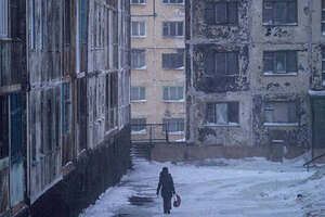 «Тут могли бы стоять города из научной фантастики» Как российский фотограф нашел красоту в холодной архитектуре Севера