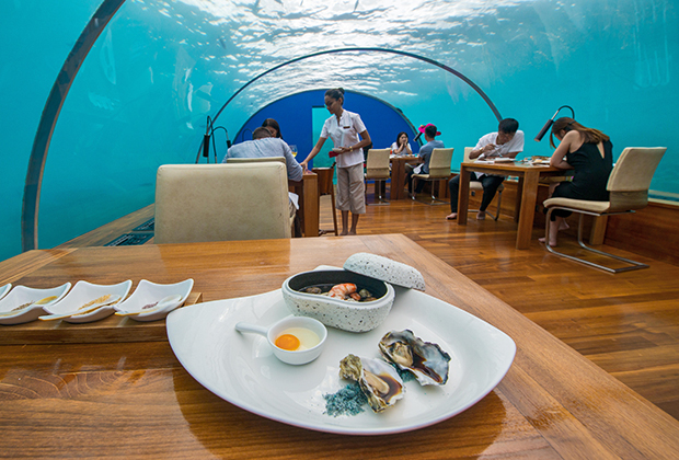 Подводный ресторан отеля Conrad Hilton Resort