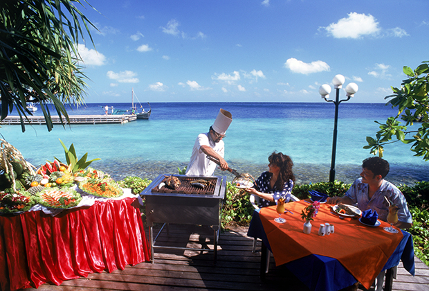 Ресторан с видом на Индийский океан на острове Фихалхохи