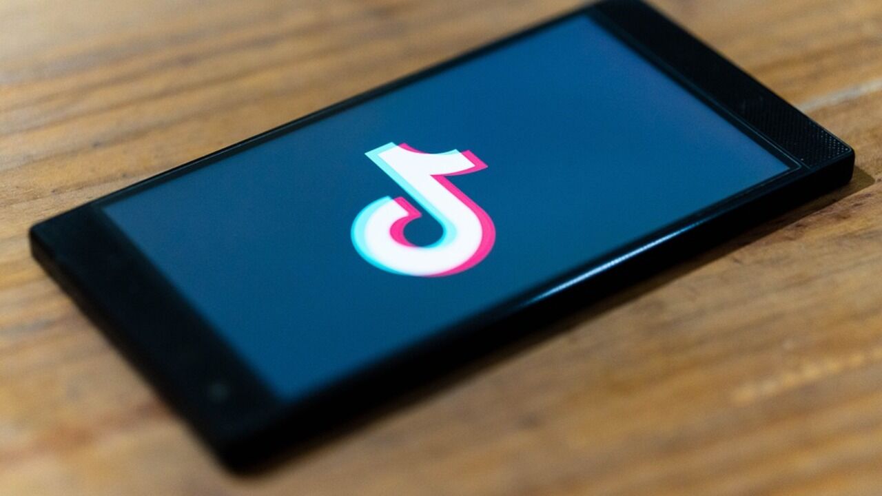 Спевший нецензурную песню в TikTok российский депутат исчез: Политика:  Россия: Lenta.ru