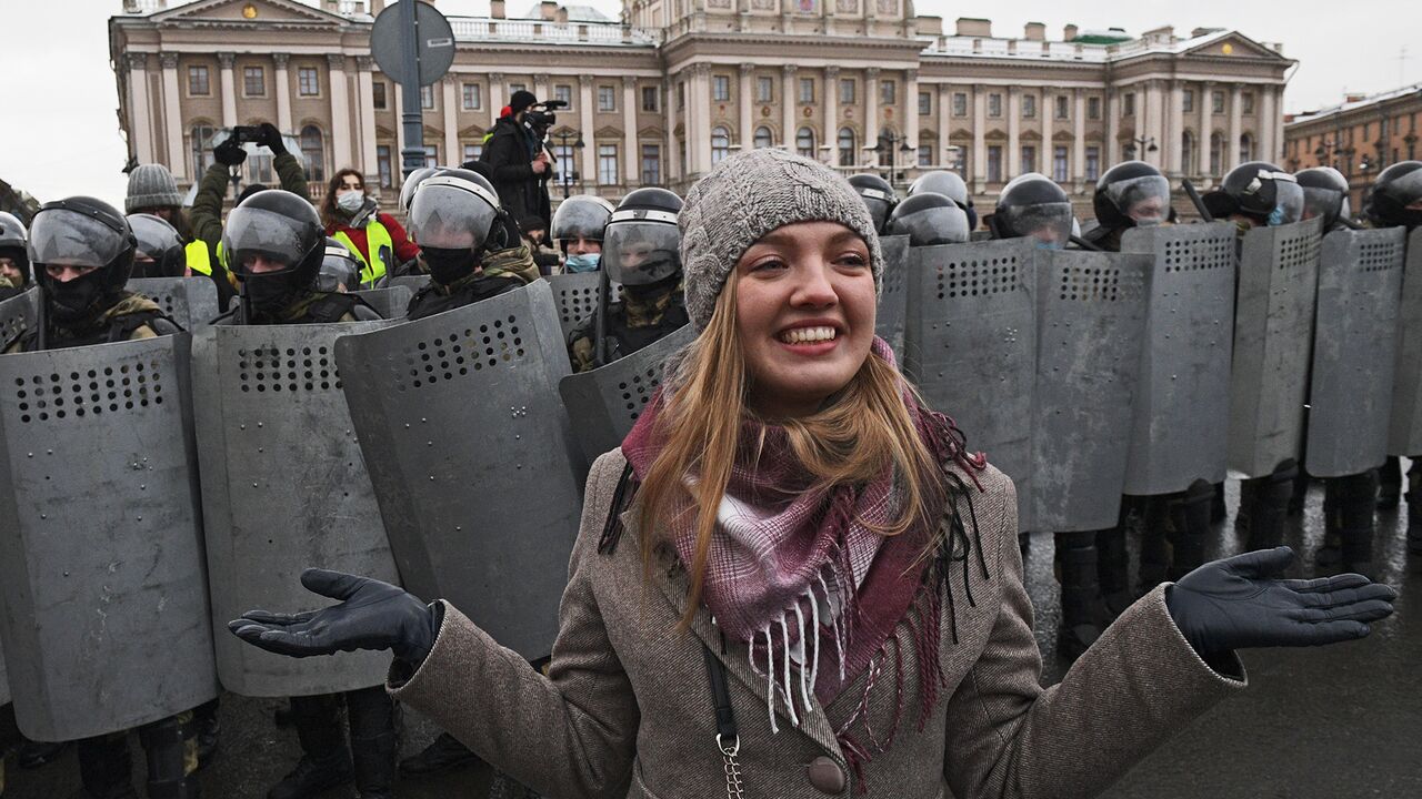 Как в России прошли несанкционированные акции протеста 31 января Митинги,  задержания и снова снежки: что происходило на улицах российских городов:  Политика: Россия: Lenta.ru