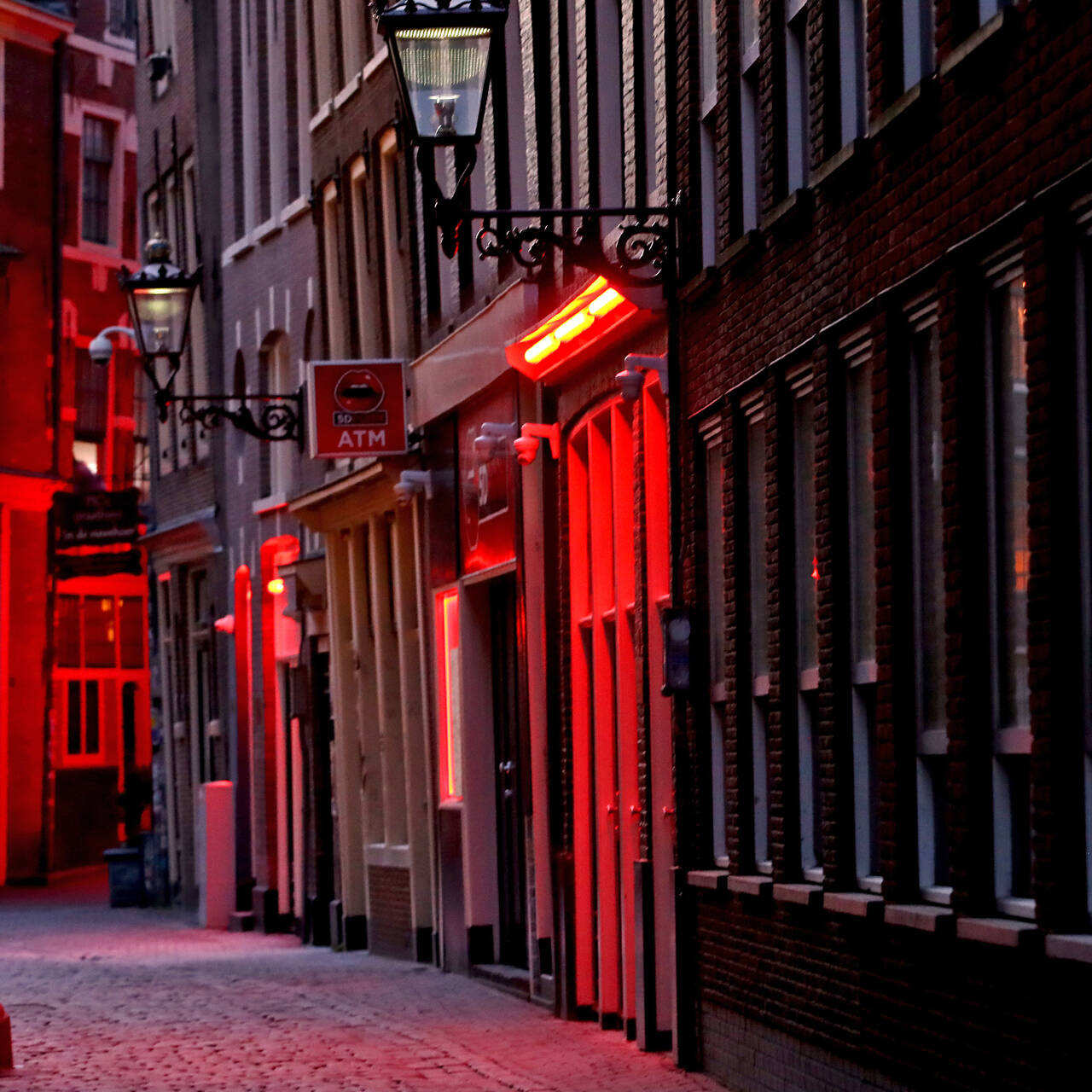 В центре Амстердама закроют «квартал красных фонарей»: Город: Среда  обитания: Lenta.ru