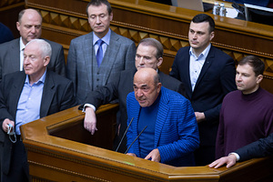 Украинская оппозиция начала процедуру импичмента Зеленского Президента обвинили в попытке узурпации власти