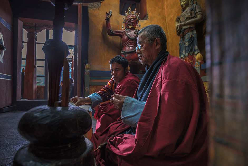 Традиции гималайского буддизма, сохранившиеся в Бутане практически в неизменном виде, — это именно то, ради чего многие едут в страну. Преобладающей является школа линии Друкпа Кагью, также распространены школа Ньигма и тибетская религия Бон.