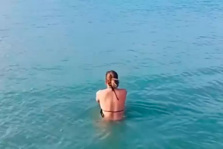 Голые Девочки Плавают Видео