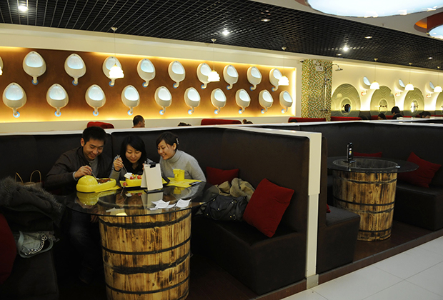 Ресторан Modern Toilet в городе Куньмин, Китай