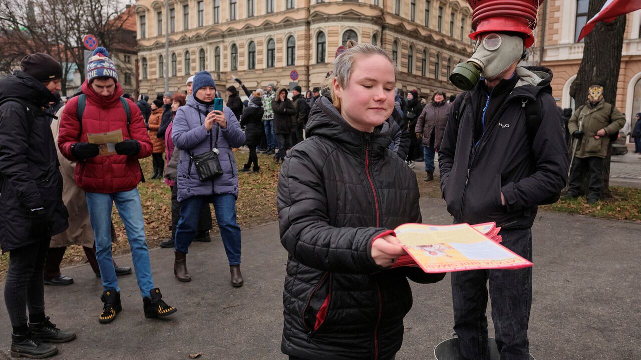 «Народ просто задолбался» Латвия не справляется с коронавирусом и  недовольными гражданами. Почему она винит в этом Россию?: Прибалтика:  Бывший СССР: Lenta.ru