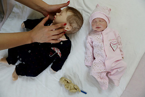 «Начал лицо открывать и увидел — глаз нет» В Дагестане женщина выдала кукол за мертвых младенцев. Что заставило ее пойти на это?