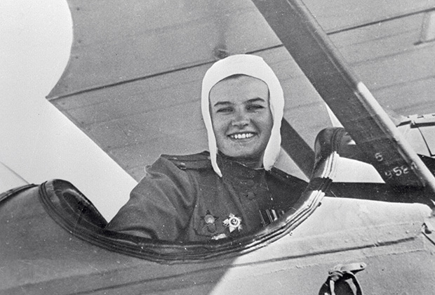 Наталья Кравцова (Меклин), командир звена 46-го гвардейского Таманского женского авиаполка. 1943 год