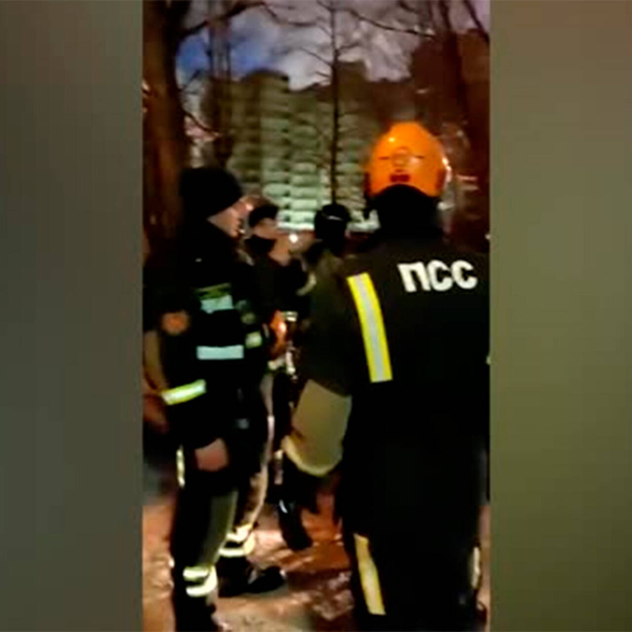 Пятиэтажка в Петербурге начала рушиться на глазах и попала на видео: Дом:  Среда обитания: Lenta.ru