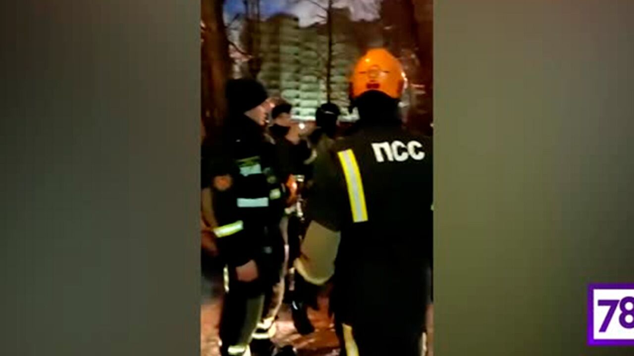 Пятиэтажка в Петербурге начала рушиться на глазах и попала на видео: Дом:  Среда обитания: Lenta.ru