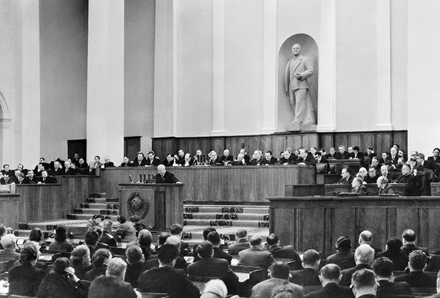 Хрущев выступает на ХХ съезде КПСС