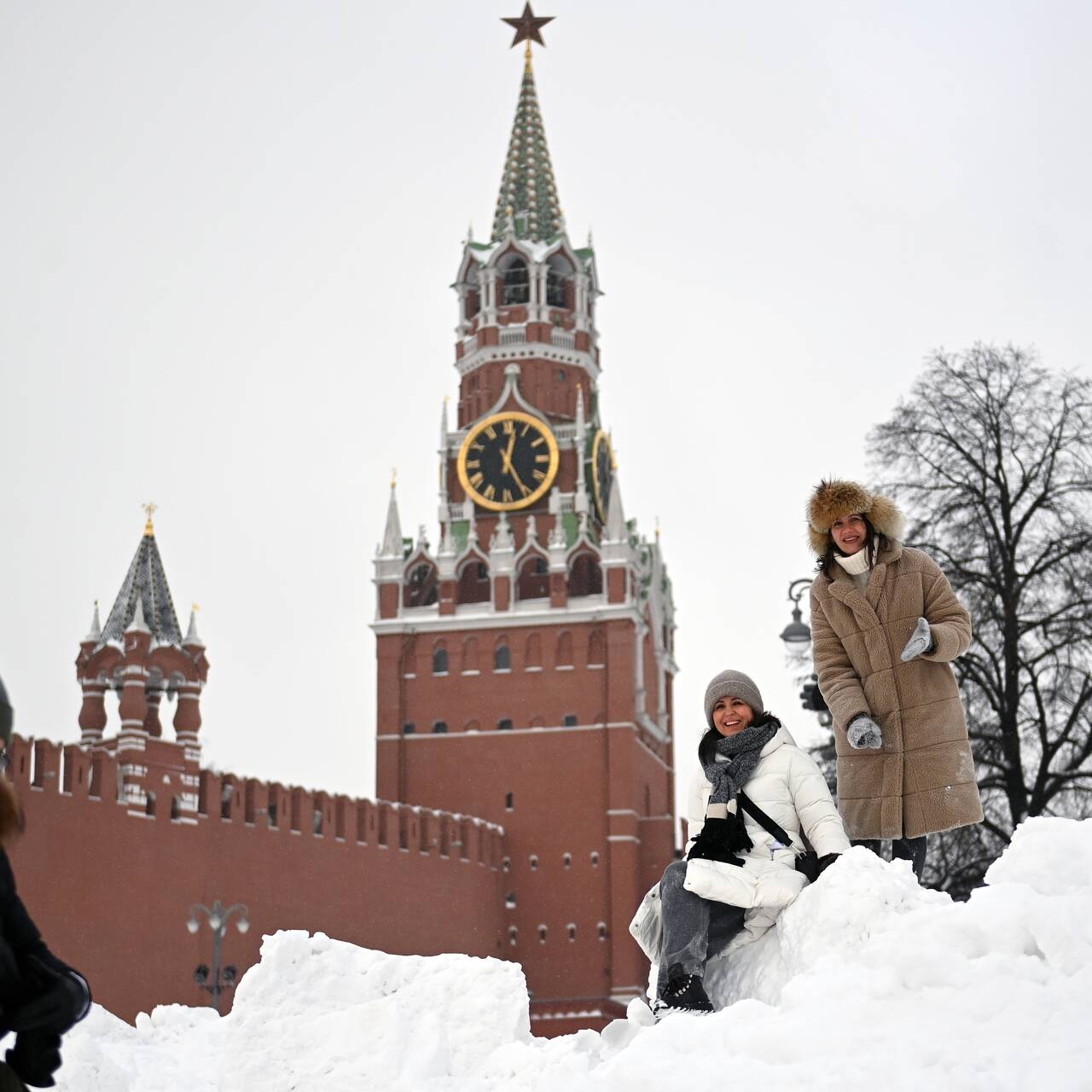 Пойдем сегодня москва. Снежная Москва сегодня. Москва сегодня фото. Москва сейчас фото. Количество снега в Москве.