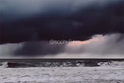 Мощный шторм в Сочи попал на видео и восхитил россиян