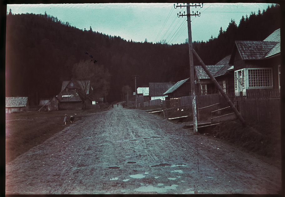 Деревенская улица. Предположительно Румыния, 1941 год.