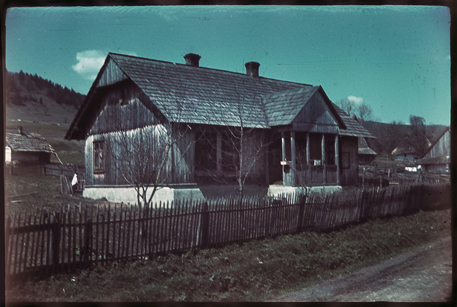 Деревянный дом. Предположительно Румыния, 1941 год.