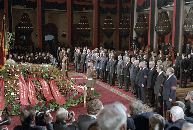 Похороны Константина Черненко, Колонный зал Дома Союзов