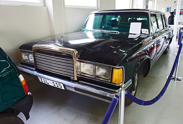 Автомобиль ЗИЛ-115, который возил Константина Черненко, в частной автомобильной коллекции в Тбилиси