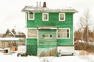 «Люди просто не понимают, чем владеют!» Россияне строят дома из того, что есть под рукой. Их умениями и вкусом восхищаются во всем мире