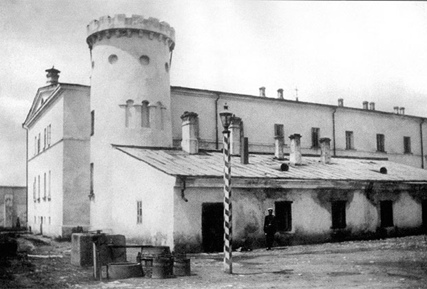 Бутырский тюремный замок с Пугачевской башней (1880-е годы)