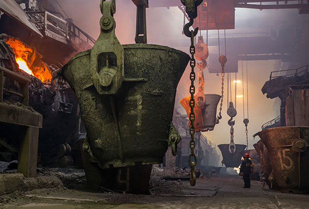 Плавильный цех медного завода горно-металлургической компании «Норильский никель»