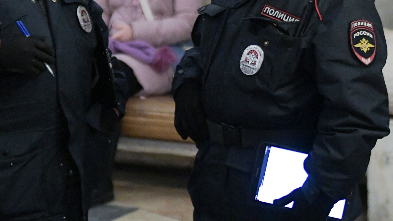 Полицейских заподозрили в аферах с квартирами в Москве: Город: Среда  обитания: Lenta.ru