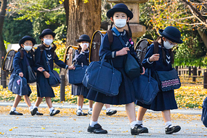 «Каждый день меня охватывал ужас» Проверка нижнего белья, травля и наказания. Почему японские дети отказываются ходить в школу?