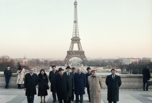 Секретарь ЦК КПСС Константин Черненко в составе делегации КПСС на XXIV съезде Французской коммунистической партии в Париже, 3 февраля 1982 года