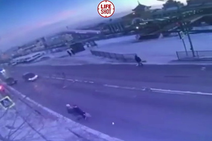 Lexus на высокой скорости насмерть сбил российских подростков и попал на видео
