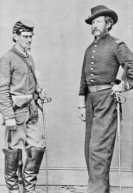 Бостон Корбетт (слева) с лейтенантом Эдвардом Доэрти, который командовал поисками Бута