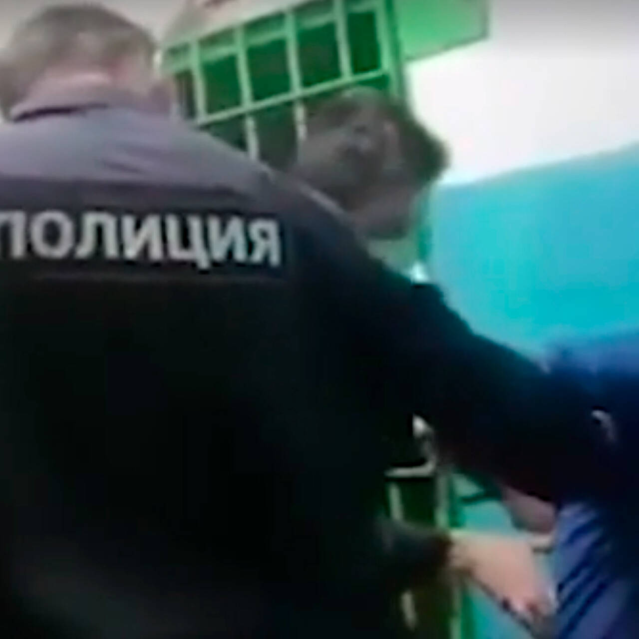 Пьяный полицейский за рулем. Задержание полицейского. Задержали водителя. Задержание в нетрезвом состоянии. Пьяный полицейский за рулем.