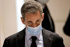 Суд отправил Николя Саркози в тюрьму за коррупцию Бывший президент Франции за подкуп судьи проведет год за решеткой 