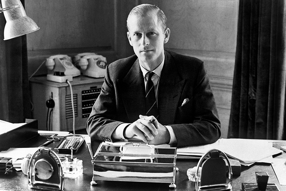 Филипп в Букингемском дворце, 1951 год 