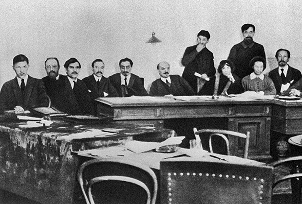 Заседание Совнаркома в Смольном, 1918 год