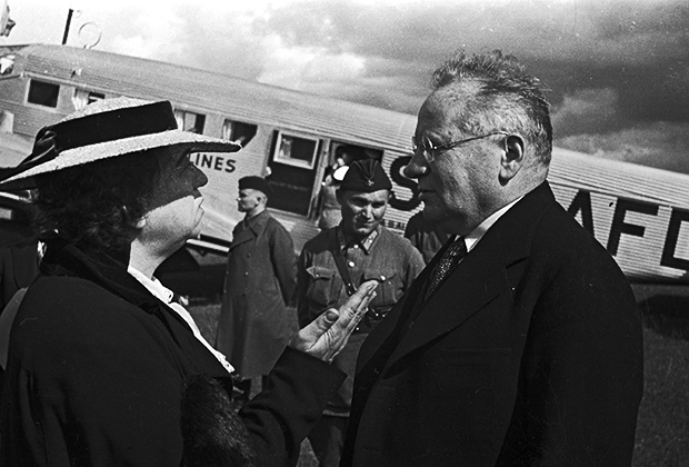 Александра Коллонтай и нарком иностранных дел СССР Максим Литвинов, 1937 год