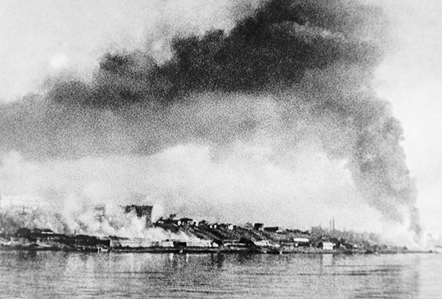 Сталинград, СССР. 23 августа 1942 года. Вид города после бомбардировки немецкими люфтваффе во время Второй мировой войны