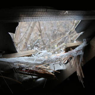 Разбитая крыша в жилом доме в поселке Старомихайловка