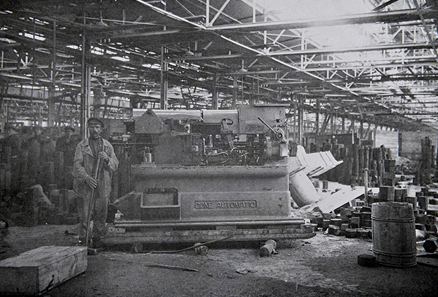 Поступление оборудования в строящийся окрасочный цех ГАЗа. Август 1931 года 