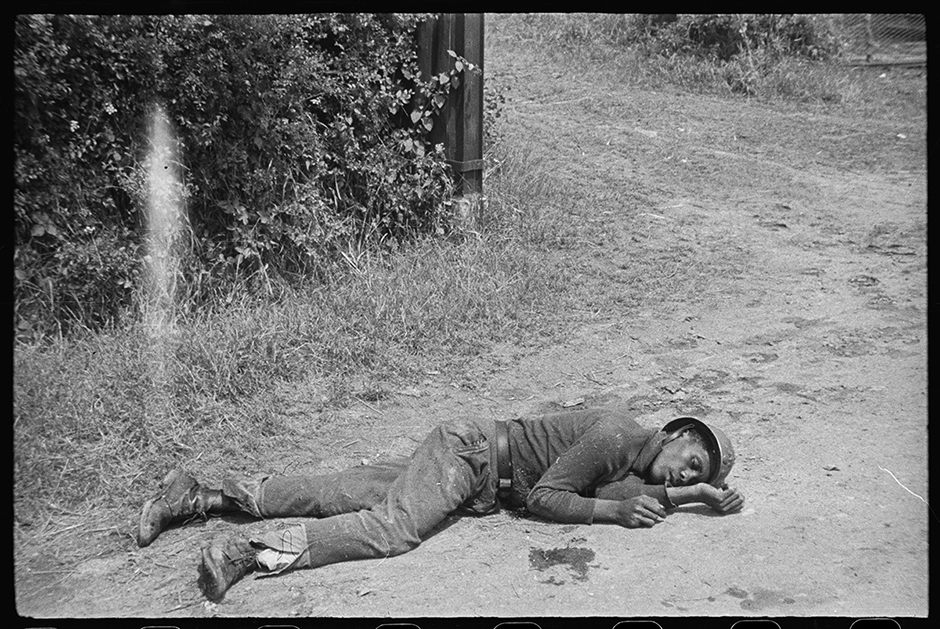Убитый темнокожий французский солдат. Франция, 1940 год.