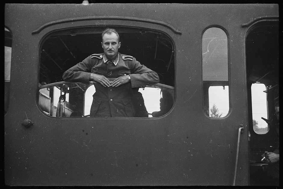 Убытие немецкого военного в отпуск домой. Франция, 1940 год.