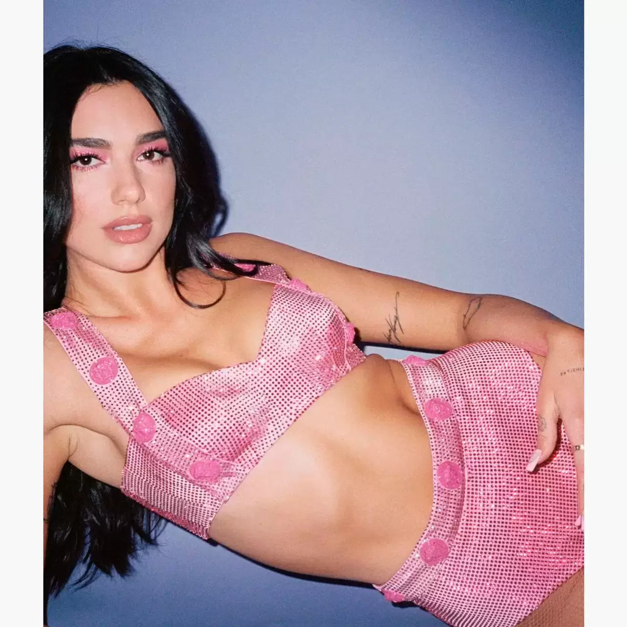 Dua lipa radical optimism. Дуа липа. Дуа липа в Нижнем. Дуанлипа в Нижнем белье. Дуа липа в Нижнем белье.