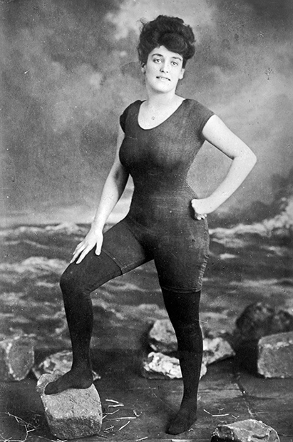 Пловчиха, актриса и писательница Аннет Келлерман в комбинезоне для плавания, 1918 год