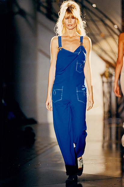 Супермодель Клаудиа Шиффер на показе Versace, 1994 год