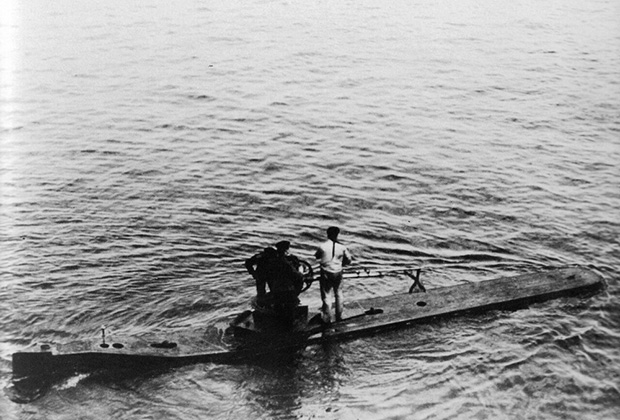 Подводная лодка «Форель», построенная в Германии и подаренная России в связи с заключением контракта на постройку трех лодок типа «Карп». 1904 год.