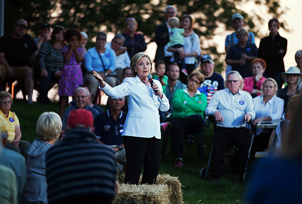 Хиллари Клинтон представляет свою демократическую президентскую кампанию в городе Болдуин, штат Айова, 26 августа 2015 года
