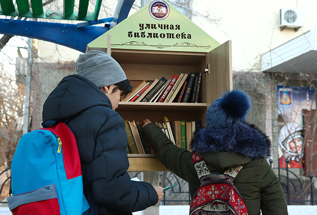 Уличная библиотека в казахстанском Байконуре