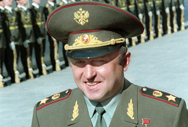 Павел Грачев, в 1992-1996 годах — министр обороны России