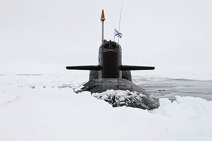 Три атомные подлодки ВМФ России одновременно пробили лед в Арктике