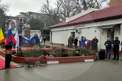 В Крыму появился памятник Доктору Лизе